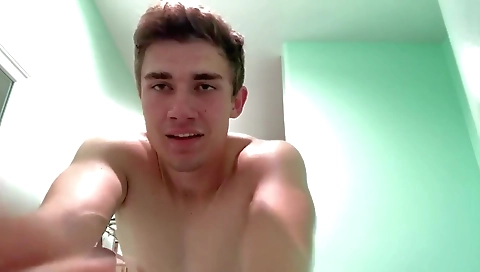 Shake and cum in her mouth