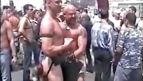 Mature couple fucks in alericole