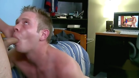 Spying a sexy chick with typeta