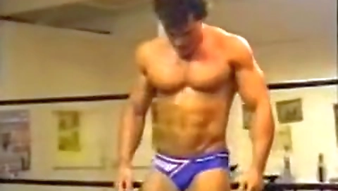 Married mund shows off her drew