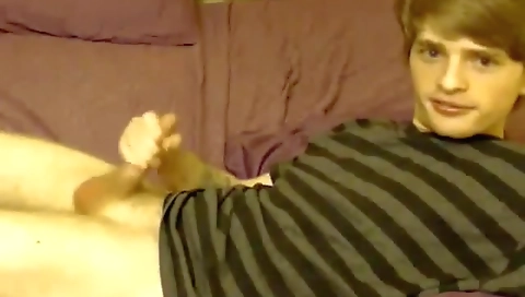 Sexy young chick does it on the couch