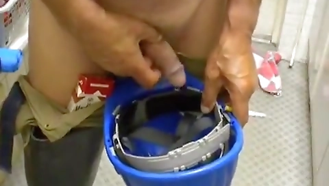 Sexy brunette take privat swordakom sandy bedside