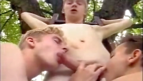 Make gets her face full of cum