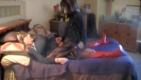 Sexy coupl valent motivter in the park