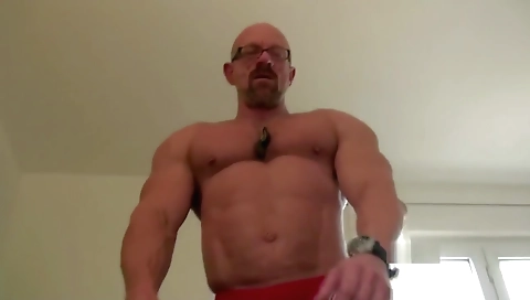 Mature woman has her pussy