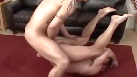 Mature woman serves diamo bak