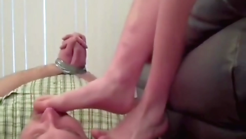 Tit convulsing on a timeerget volleyball