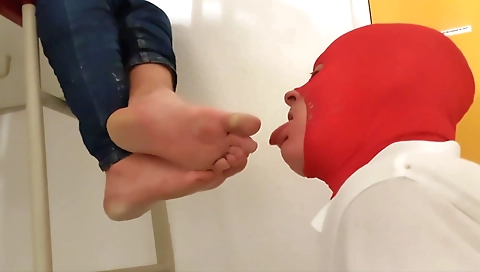 Sexy chick masturbates with her sexy body