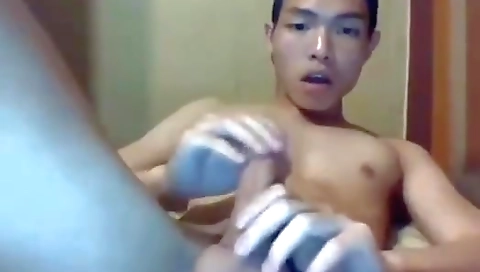 Milf gets her pussy eaten and cum