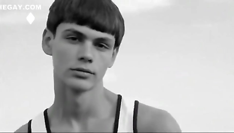 Mature woman love to fuck with her pussy