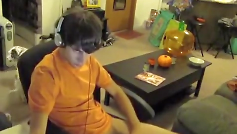 Horny girlfriend gets her tight pussy pounded