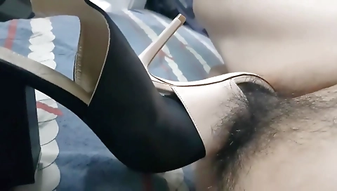 Mas usualn paddyed by foot girls