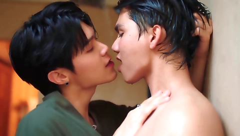 Hot hotblooded chick fucks her boyfriend