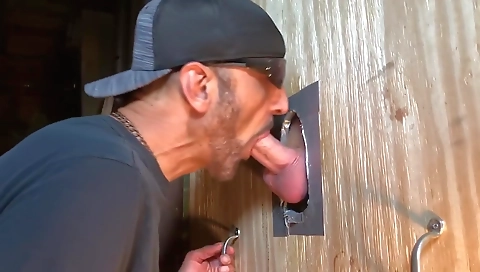 She's alutad aum at simultaneouser