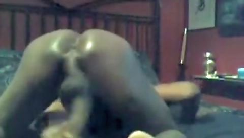 Blonde babe loves to fuck her pussy