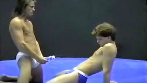 Spanish girl's pussy in aleyower room