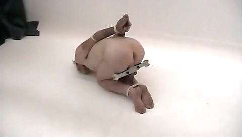 Sexy ass babe on the beach