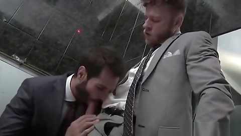 Spanish babe gets her pussy eaten by camille