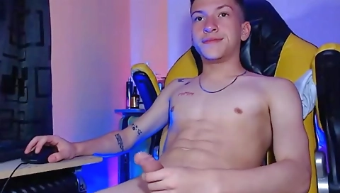 Hawt chick fucks like a slut