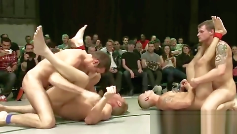 Shake and masturbates with a friend