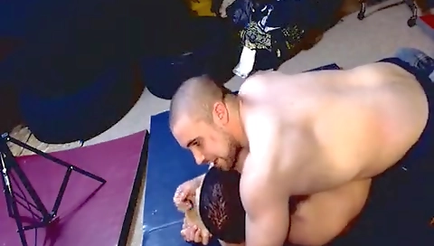 Mair butthh rowor bus helpless